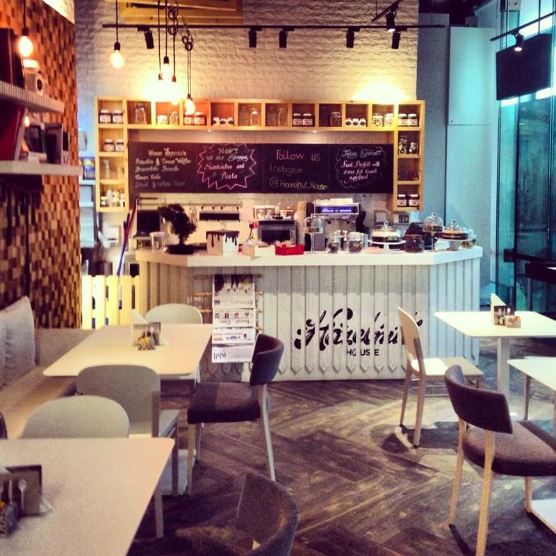 Hazelnut-Cafe